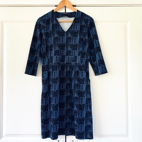 J. McLaughlin Sz M Printed Catalina Cloth Dress V Neck 3/4 Sleeve Black Blue - Picture 7 of 7